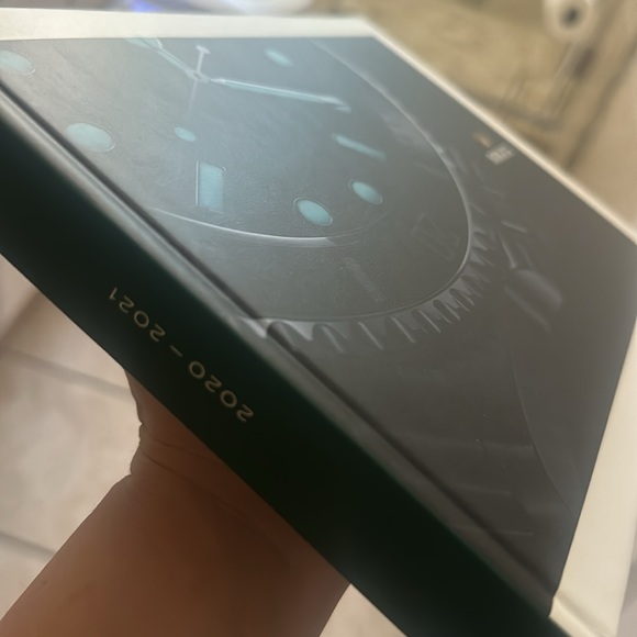 Rolex 2020-2021 Book Catalog coffee table - Picture 3 of 3